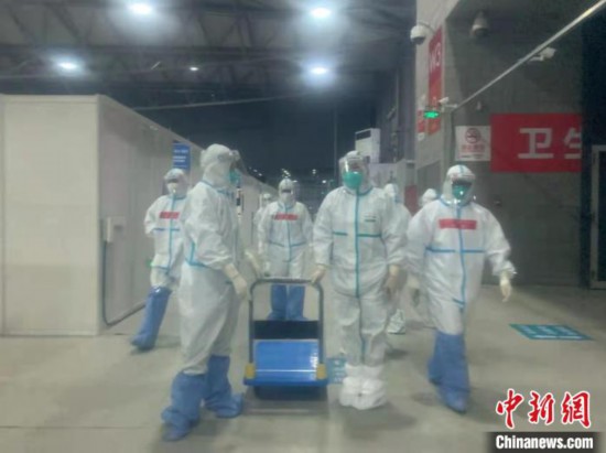 上海八歲小朋友寫信致謝方艙醫(yī)院“最美逆行者”